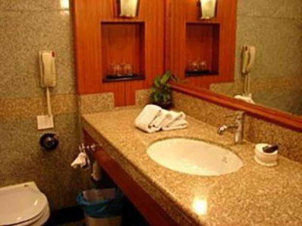 Hotel Hans International Нью-Дели Экстерьер фото
