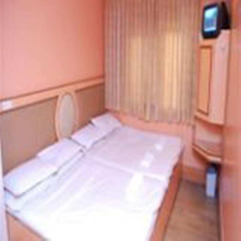 Hotel Hans International Нью-Дели Номер фото